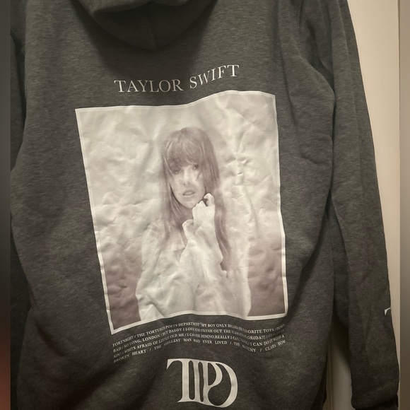 Taylor Swift hoodie - Picture 3 of 4